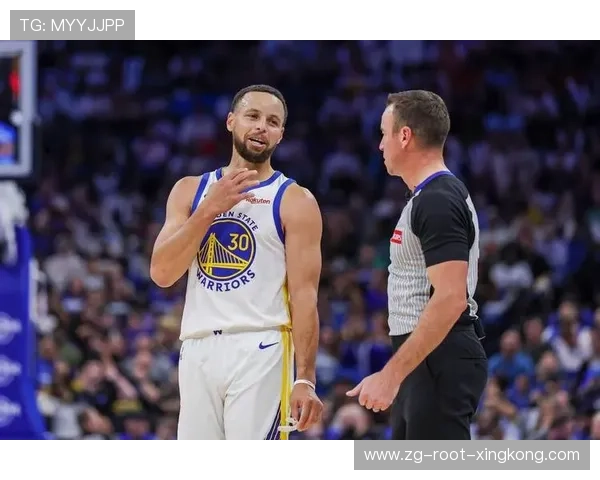 库里被贴身防守，金州勇士改走内线