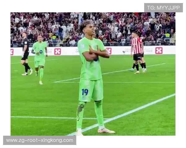 内马尔轻巧停球后丝滑连线：用一双鞋把控每一次传球